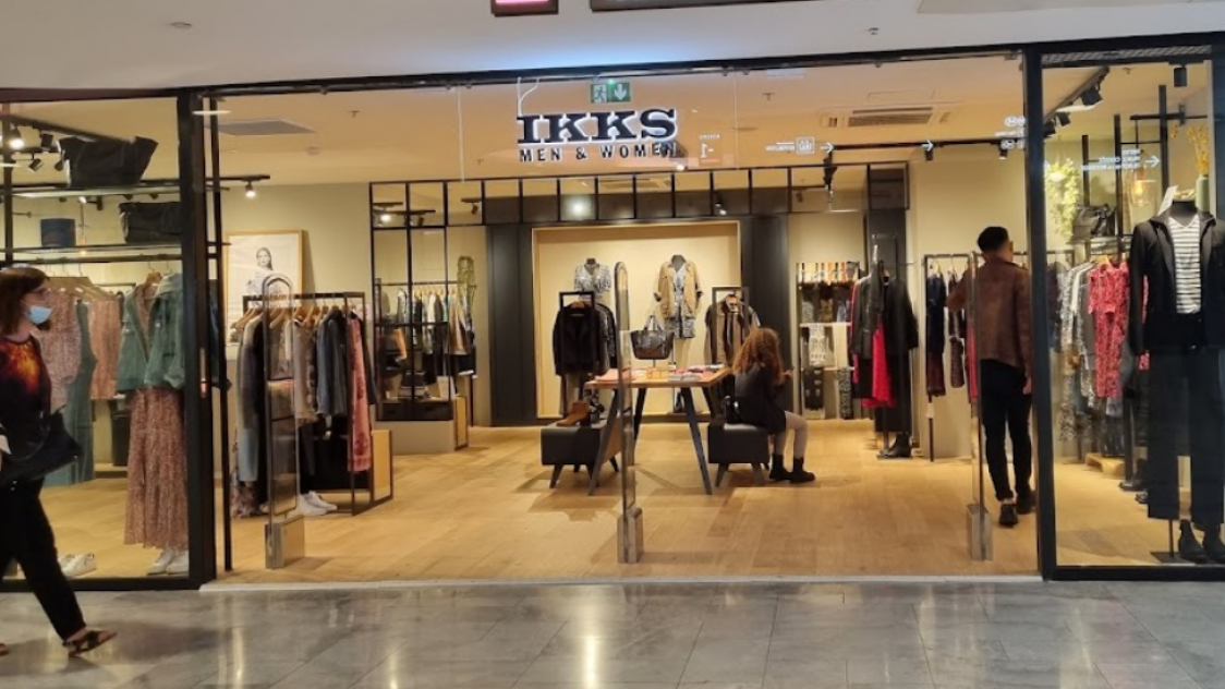 Plan social et fermetures de boutiques pour la marque IKKS